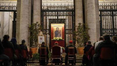Until-the-funeral-on-Saturday-Popes-body-dressed-in-papal-vestments-will-lie-in-state-at-St-Peters-Basilica-.jpg